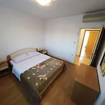 Apartment With Parking Space Lopar, Rab - 20644 *