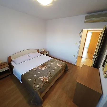 Apartament With Parking Space Lopar, Rab - 20644 *